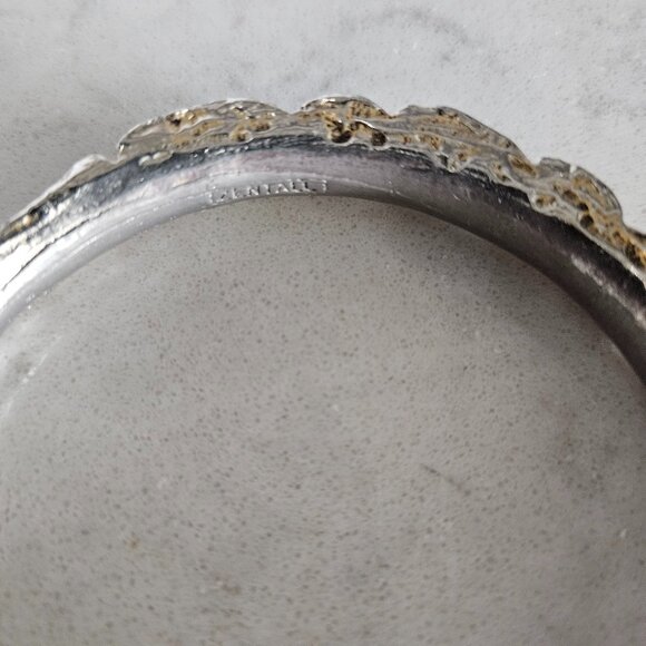 PAIR OF ZENTALL SCALLOPED-EDGE HEAVY METAL BANGLE BRACELETS - Picture 14 of 16